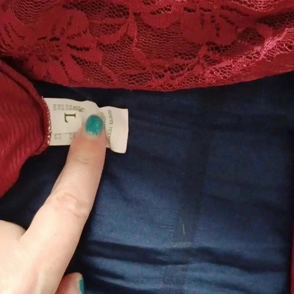 💙🏍Burgundy top  Pickaboo Short Sleeves and lace - Picture 7 of 9